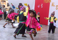 Peru kids dancing